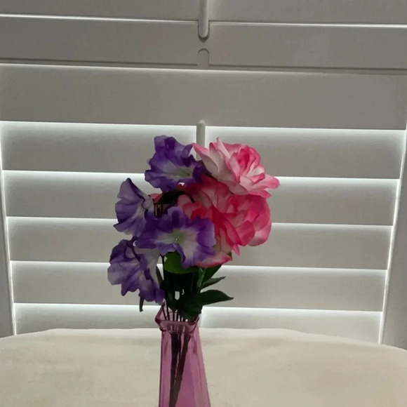 SILK Flowers & Vase - Picture 2 of 3